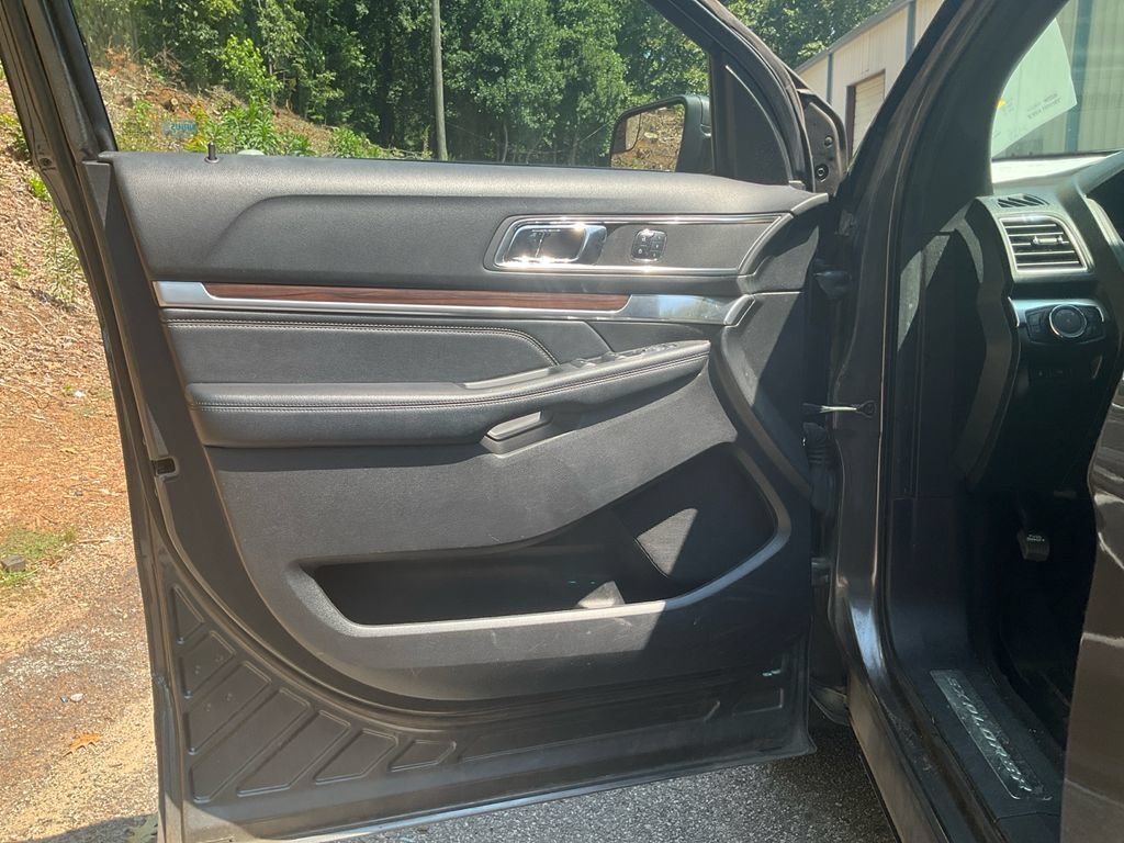 Certified 2017 Ford Explorer Limited FWD image 17