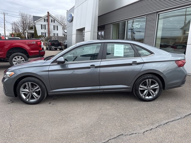 Used 2024 Volkswagen Jetta SE image 9