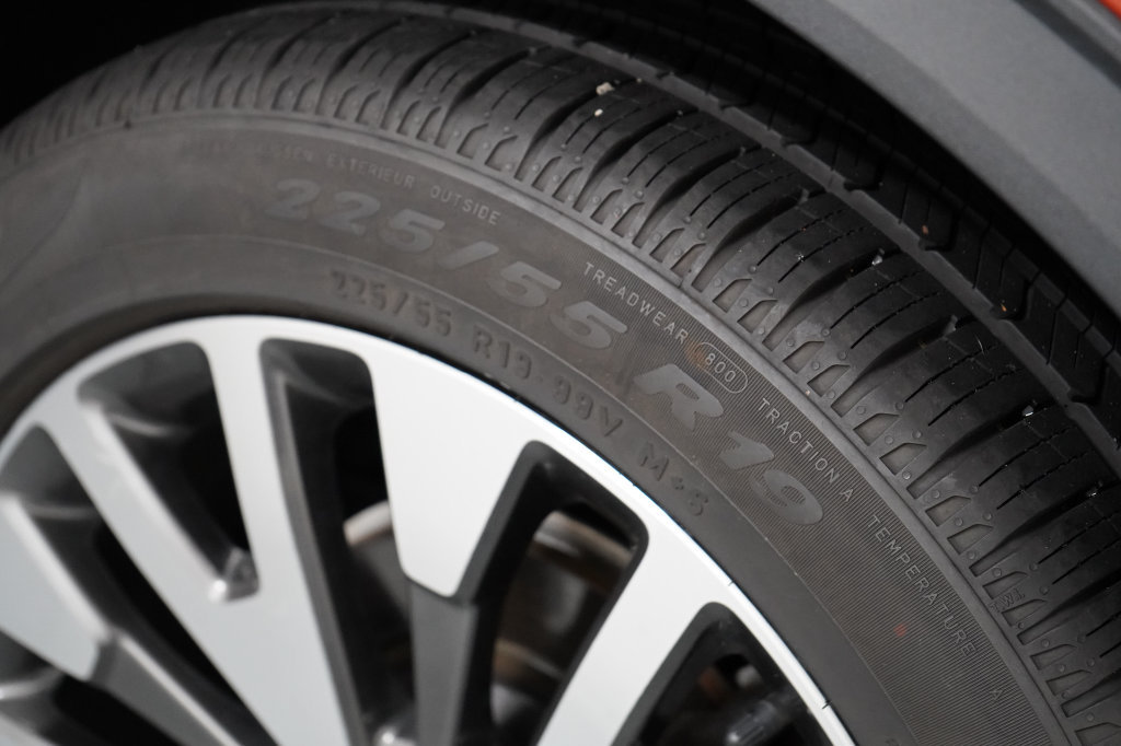 Certified 2020 Ford Escape Titanium AWD/4WD image 37