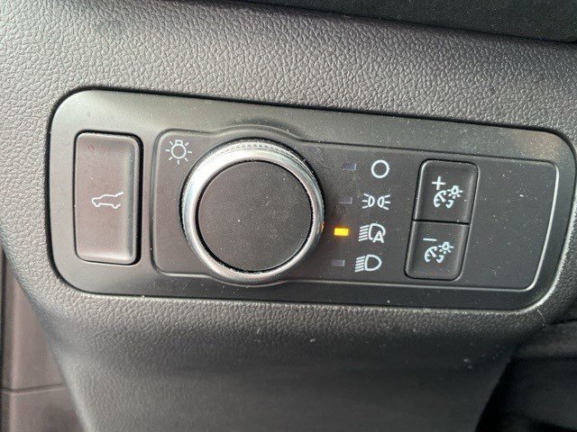 Certified 2022 Ford Escape SE w/ SE Sport Appearance Package image 28