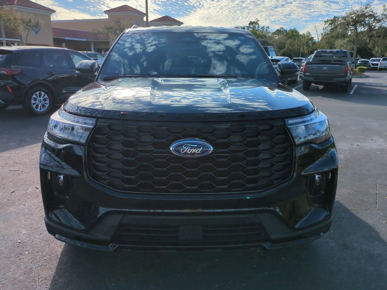 Certified 2025 Ford Explorer ST-Line w/ Premium Package image 9