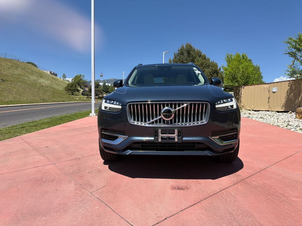 Used 2023 Volvo XC90 T8 Ultimate w/ Lounge Package AWD/4WD image 2