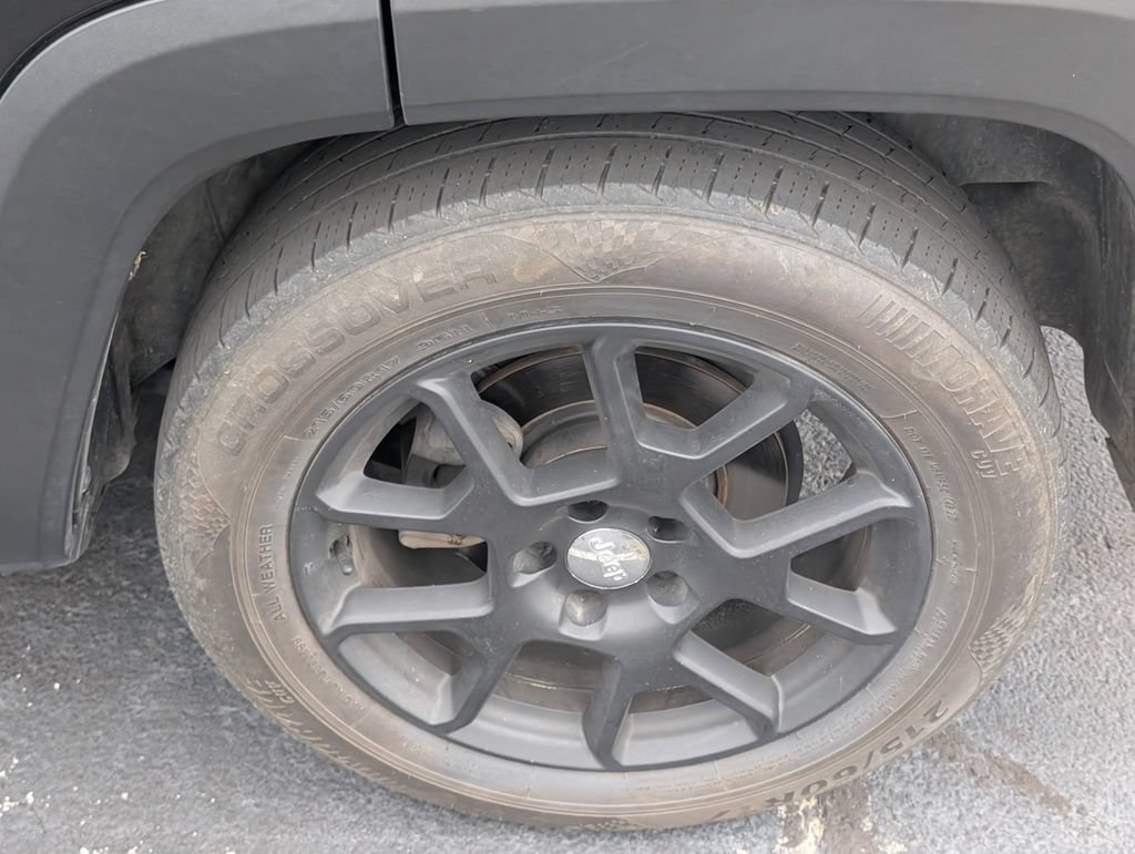 Used 2020 Jeep Renegade Latitude FWD image 20