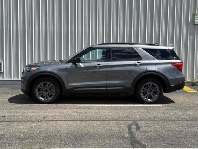 Certified 2024 Ford Explorer XLT w/ Equipment Group 202A AWD/4WD image 2