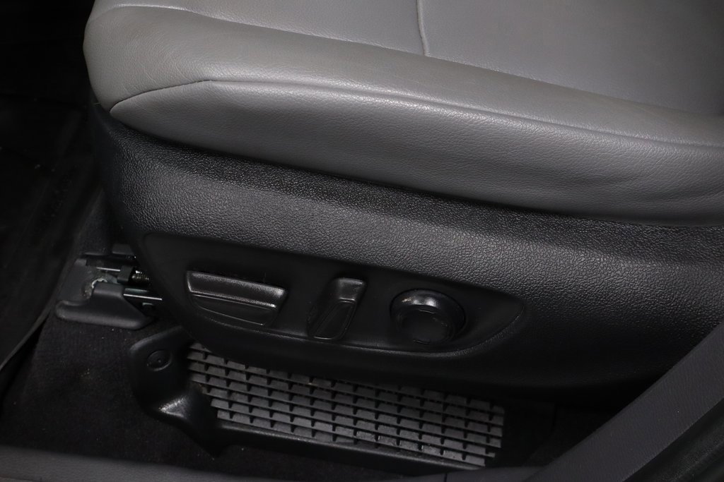 Used 2022 Toyota Sienna XLE w/ XLE Plus Package image 25