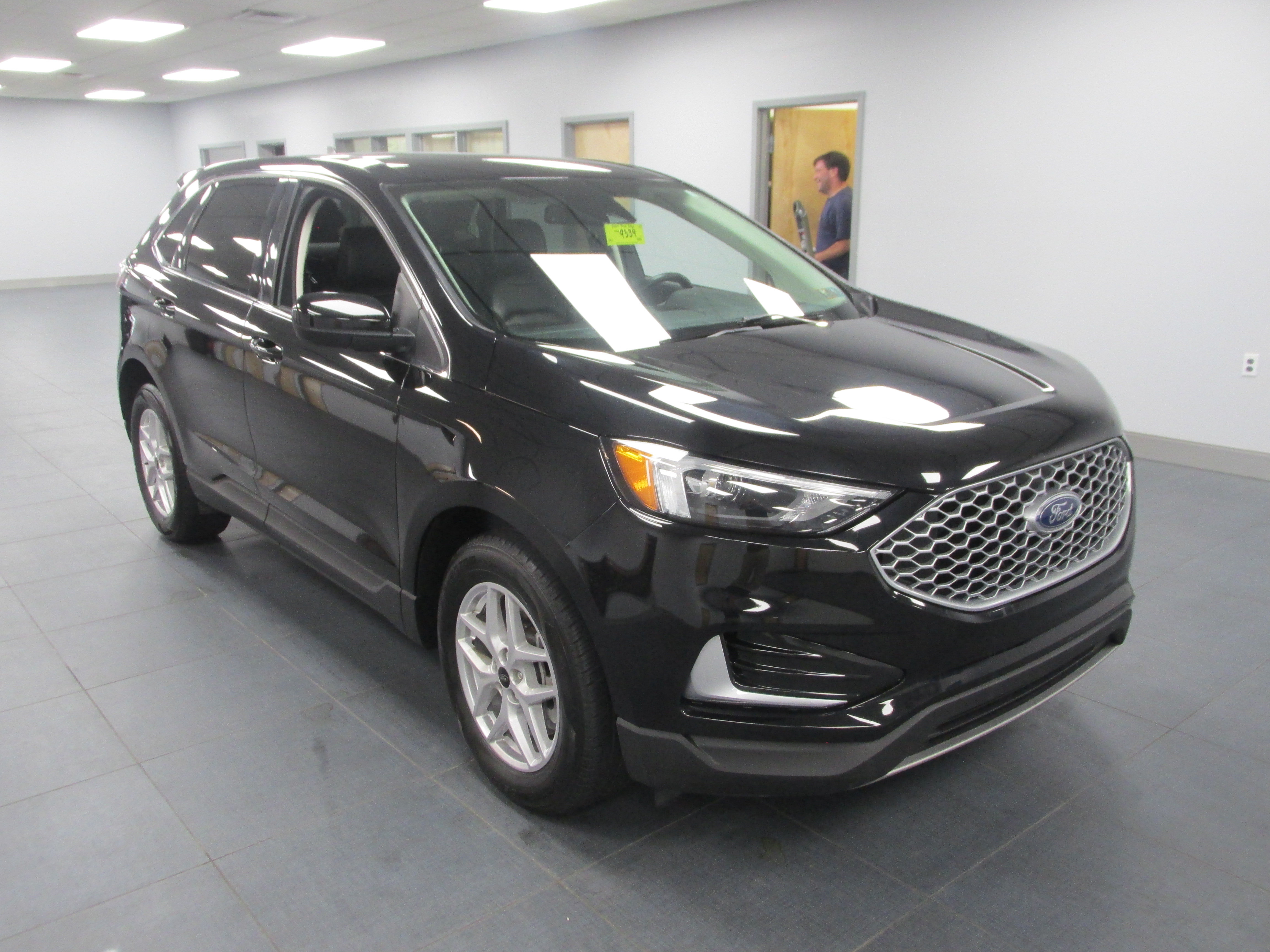 Certified 2024 Ford Edge SEL AWD/4WD image 3