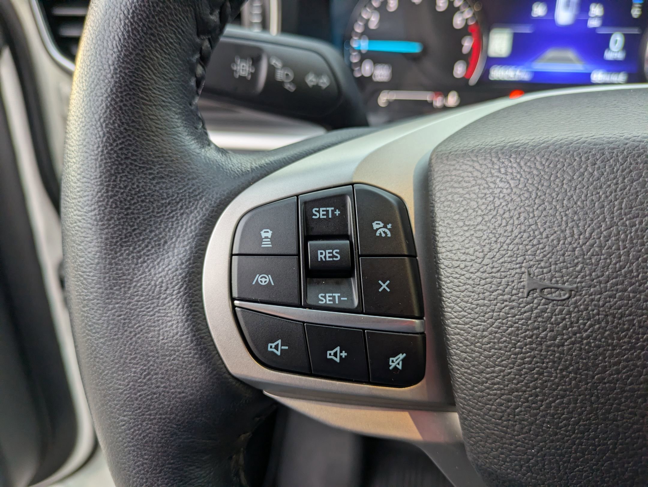 Certified 2022 Ford Explorer XLT w/ Equipment Group 202A image 18