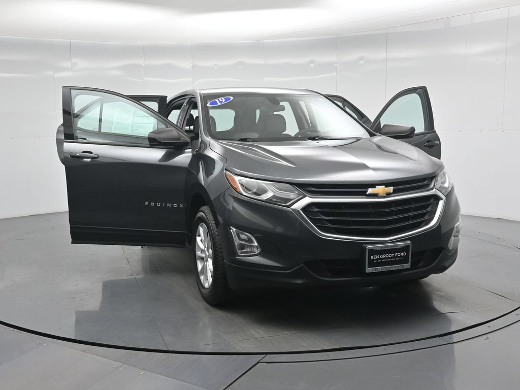 Used 2019 Chevrolet Equinox LS AWD/4WD image 32