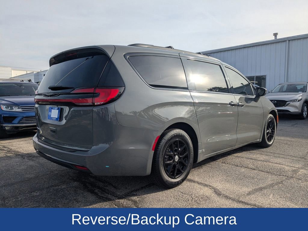 Used 2022 Chrysler Pacifica Touring-L image 5