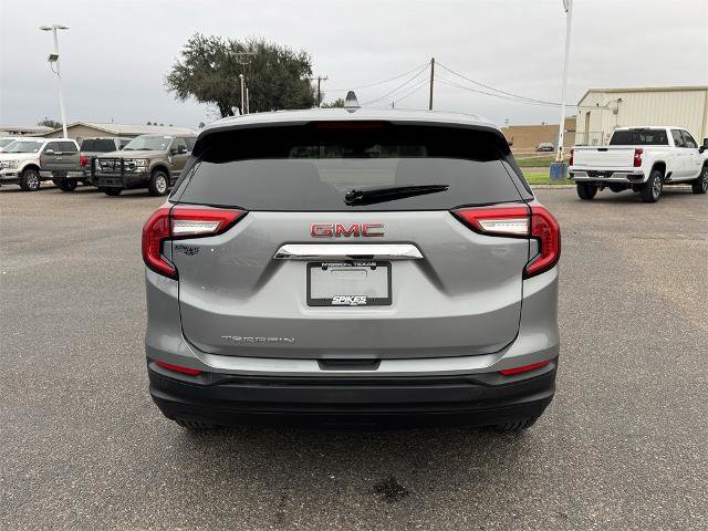 Used 2023 GMC Terrain SLE image 4