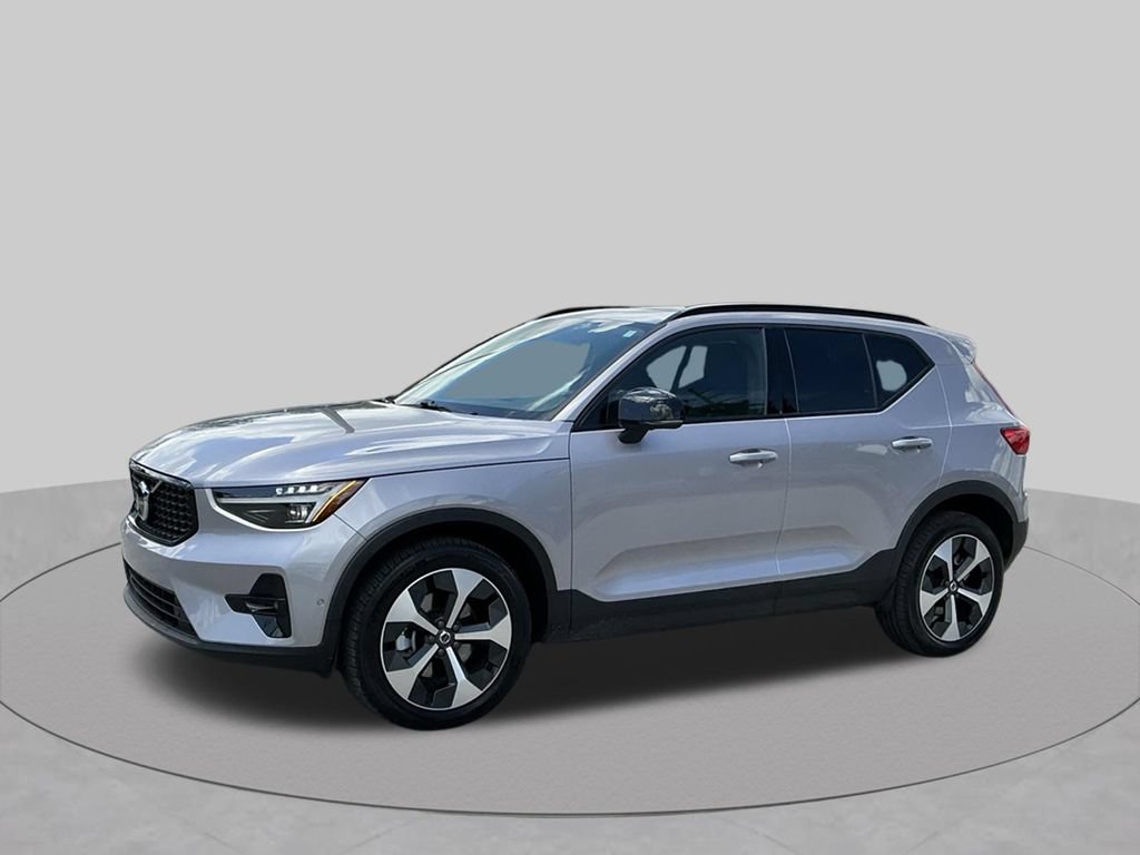 Used 2026 Volvo XC40 B5 Plus AWD/4WD image 2