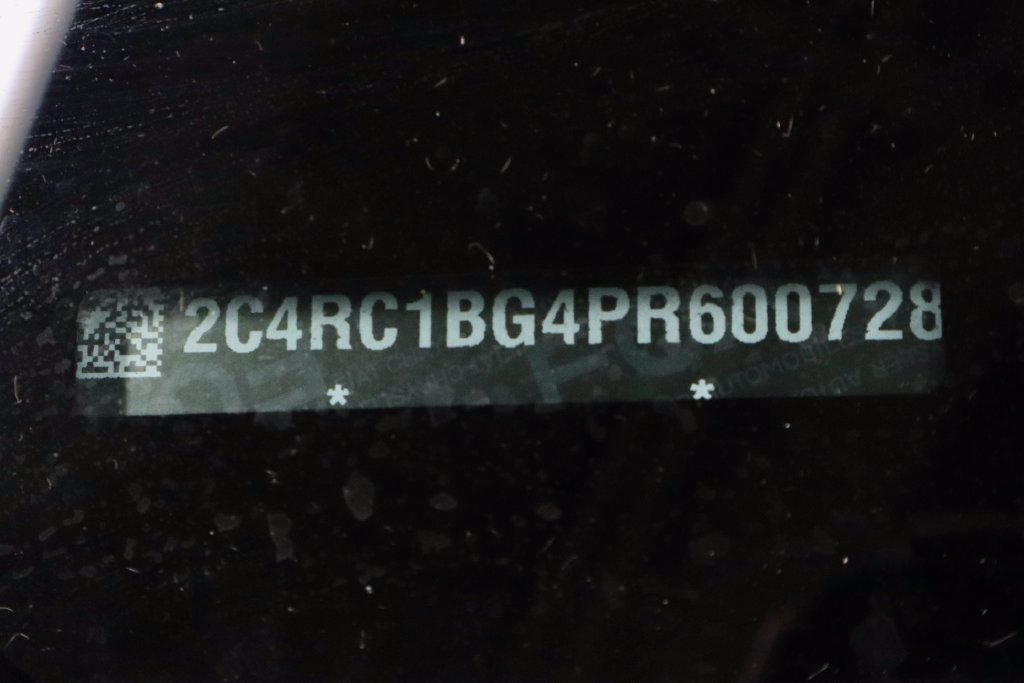 Used 2023 Chrysler Pacifica Touring-L FWD image 32