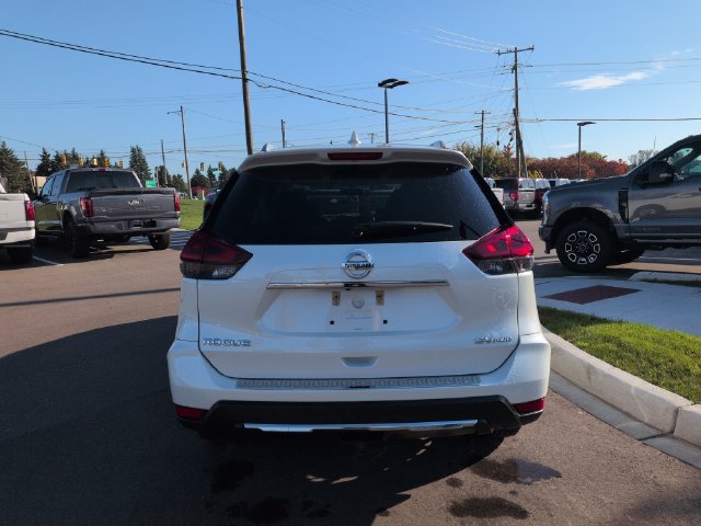Used 2018 Nissan Rogue SV AWD/4WD image 4