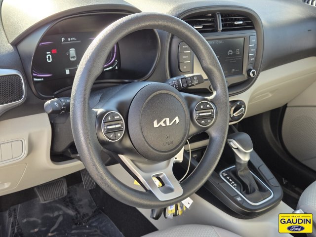 Used 2025 Kia Soul LX w/ LX Technology Package FWD image 19