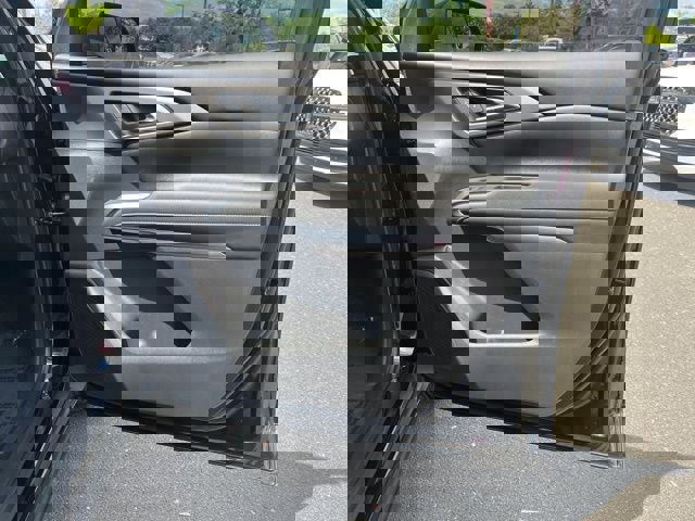 Used 2024 Chevrolet Traverse LT w/ Midnight/Sport Edition image 22