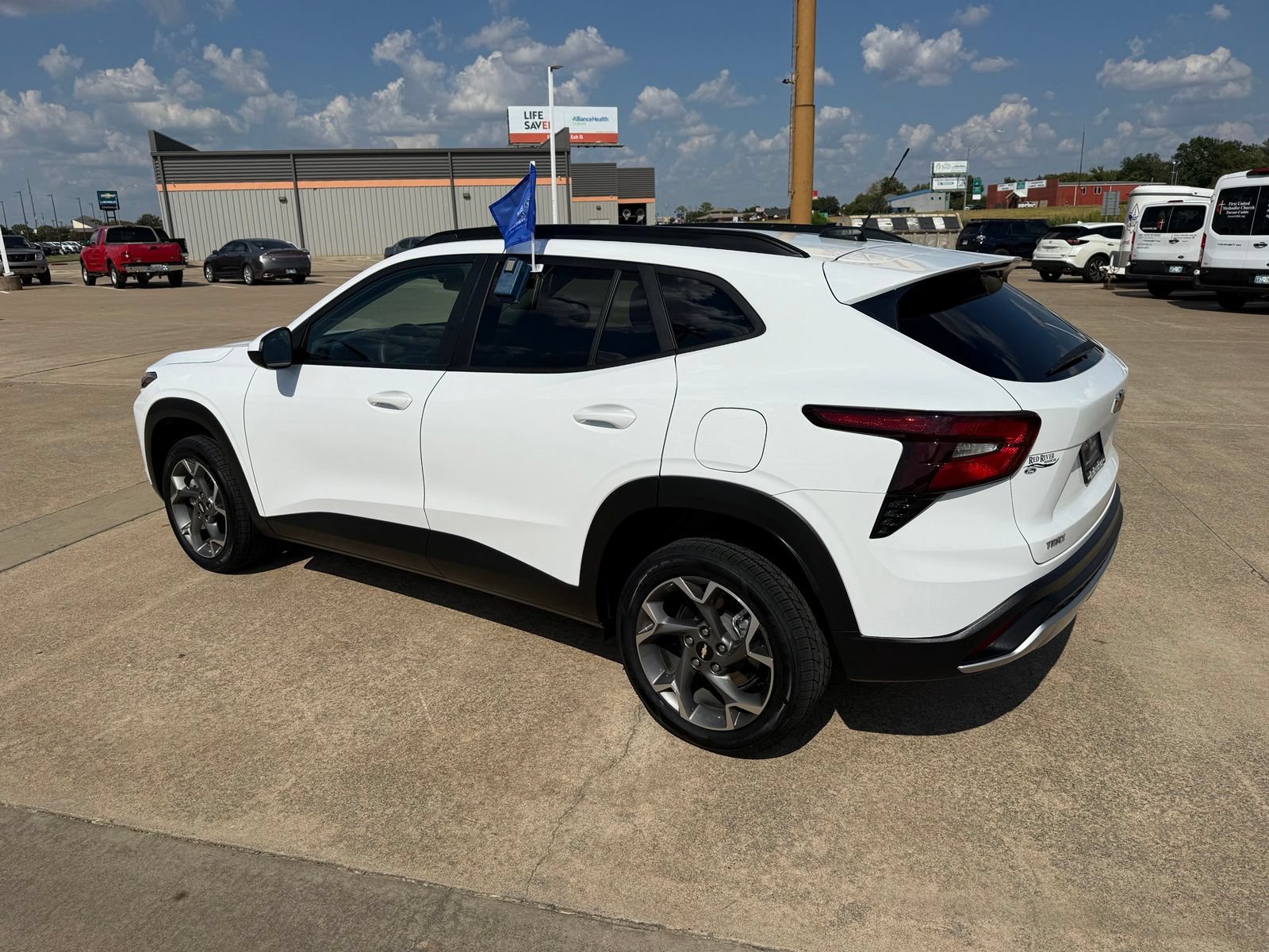 Used 2025 Chevrolet Trax LT FWD image 7