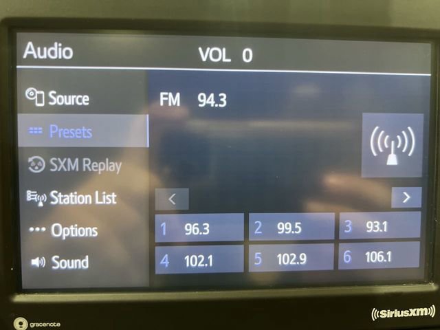 Used 2020 Toyota RAV4 XLE w/ Convenience Package FWD image 12