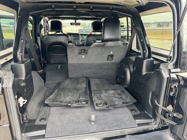 Used 2020 Jeep Wrangler Unlimited Sahara image 29