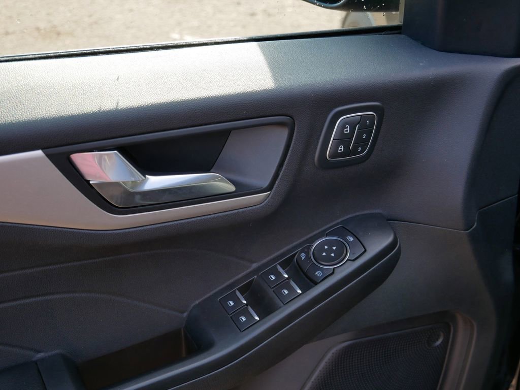 Certified 2022 Ford Escape SEL w/ Technology Package image 16