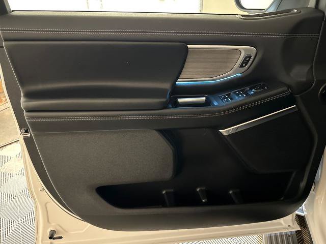Certified 2025 Ford Expedition Platinum AWD/4WD image 15