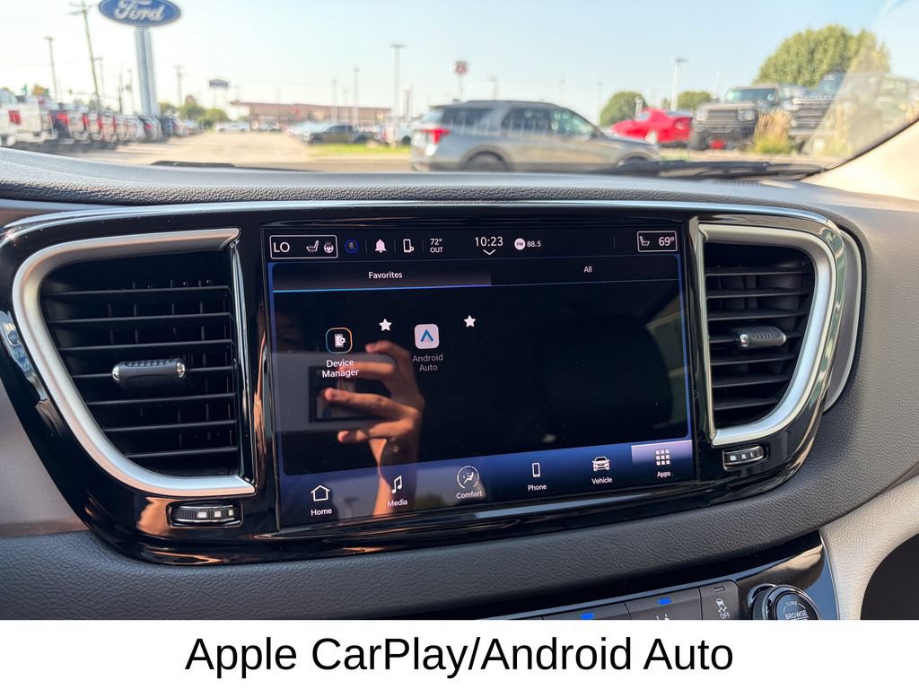 Used 2024 Chrysler Pacifica Touring-L FWD image 26