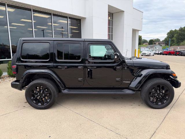Used 2022 Jeep Wrangler Unlimited Sahara AWD/4WD image 9