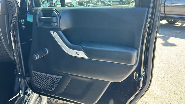 Used 2017 Jeep Wrangler Rubicon w/ Connectivity Group AWD/4WD image 10