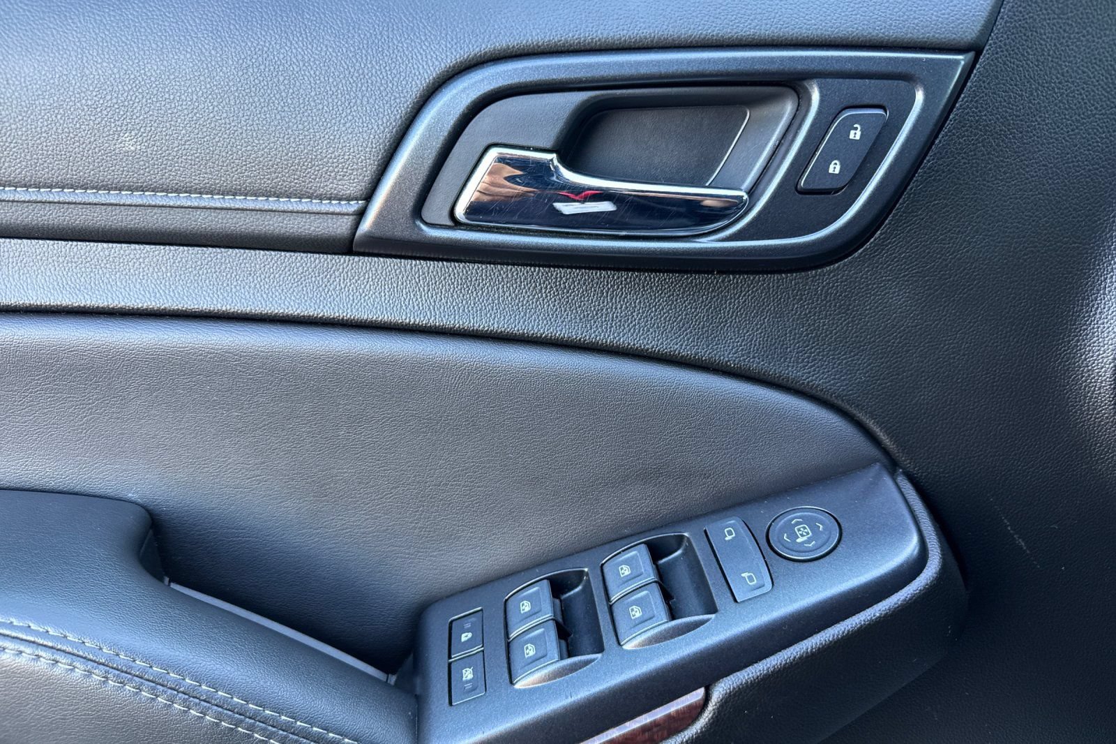 Used 2020 GMC Yukon SLE w/ SLE Value Package AWD/4WD image 16