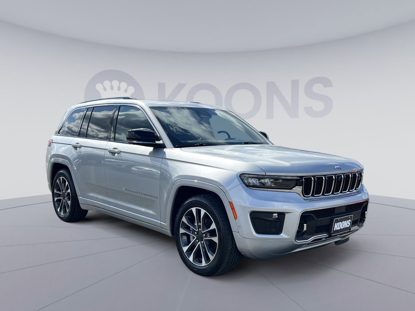 Used 2023 Jeep Grand Cherokee Overland w/ Adv Protech Group III image 10