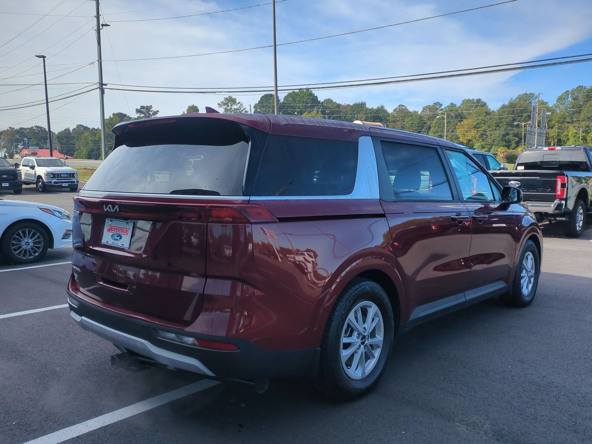 Used 2023 Kia Carnival LX FWD image 5