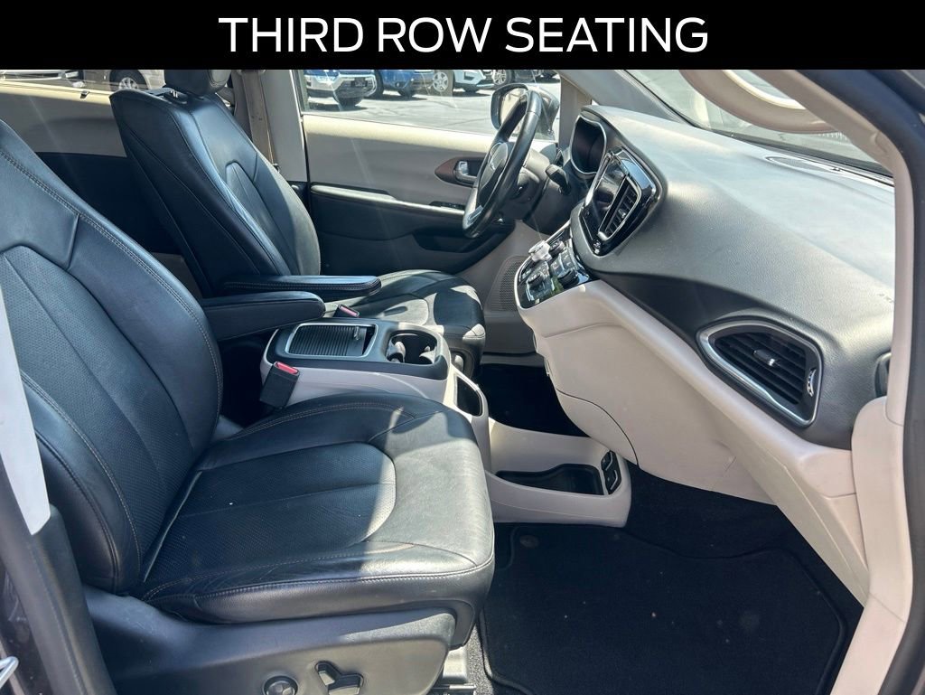 Used 2017 Chrysler Pacifica Touring-L Plus w/ Advanced Safetytec Group FWD image 21