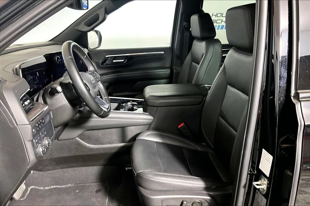 Used 2025 Chevrolet Suburban Z71 AWD/4WD image 20