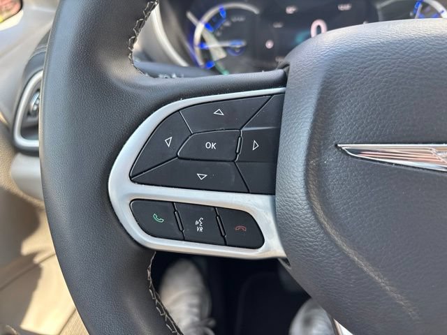 Used 2024 Chrysler Pacifica Limited FWD image 17
