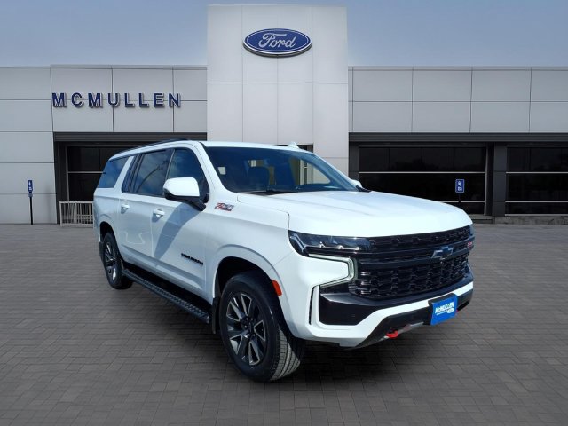 Used 2023 Chevrolet Suburban Z71 w/ Luxury Package AWD/4WD image 3