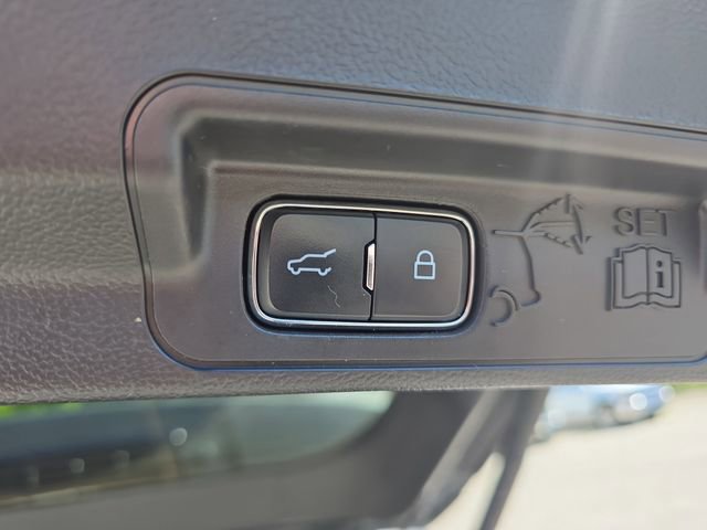 Certified 2023 Ford Explorer XLT w/ Equipment Group 202A AWD/4WD image 9
