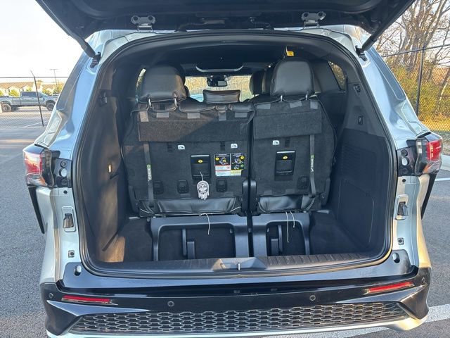 Used 2024 Toyota Sienna XSE image 11