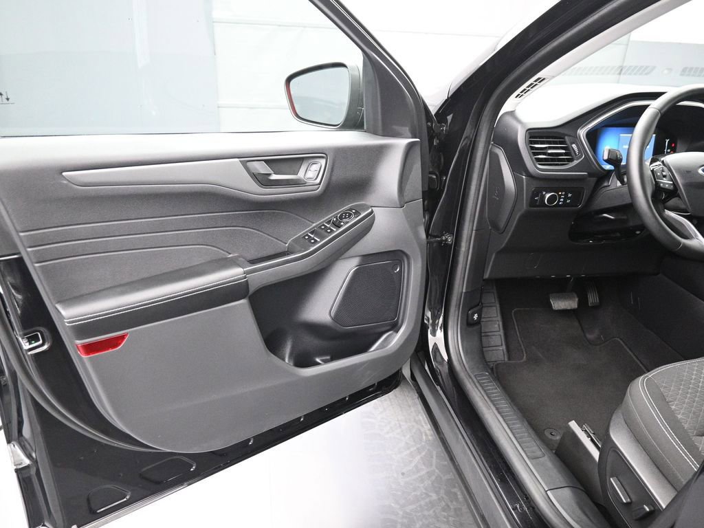Certified 2023 Ford Escape Active AWD/4WD image 8
