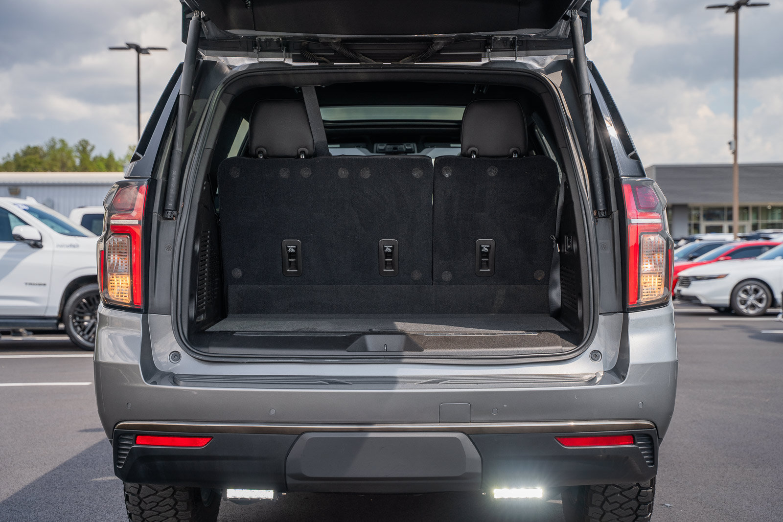 Used 2021 Chevrolet Tahoe Z71 w/ Z71 Off-Road Package AWD/4WD image 20