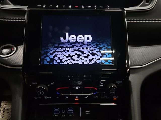 Used 2023 Jeep Grand Cherokee Altitude AWD/4WD image 17