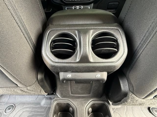 Used 2023 Jeep Gladiator Sport AWD/4WD image 19