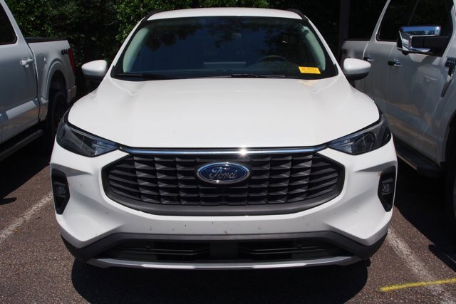 Certified 2025 Ford Escape SE FWD image 3