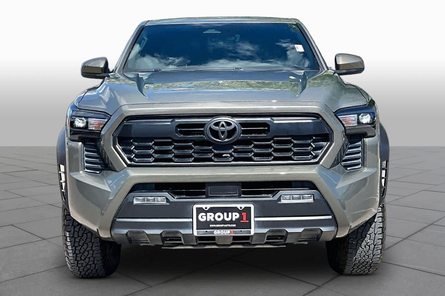 Used 2025 Toyota Tacoma TRD Off-Road AWD/4WD image 4