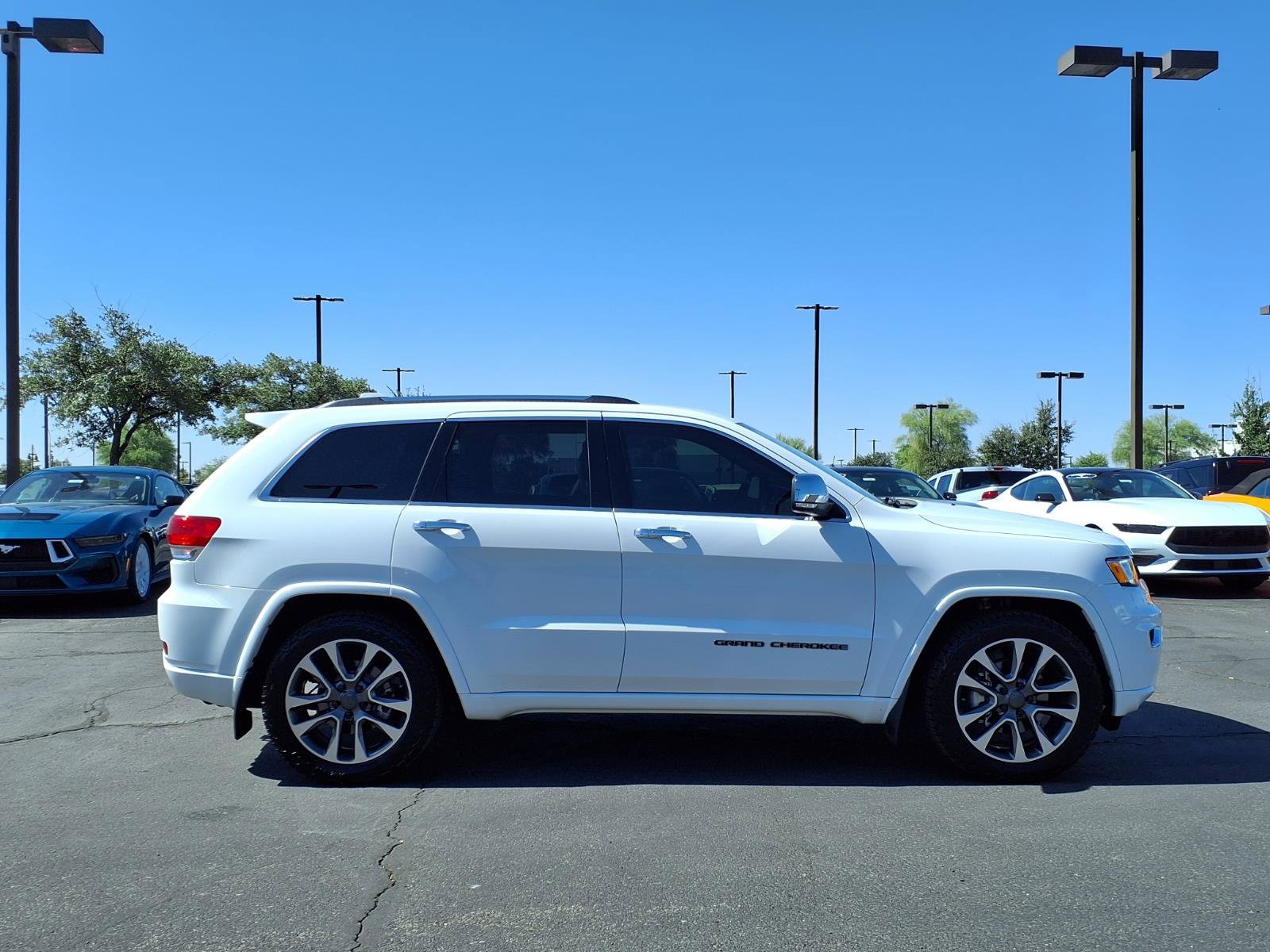 Used 2018 Jeep Grand Cherokee Overland AWD/4WD image 7