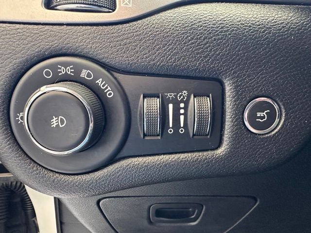 Used 2019 Jeep Cherokee Limited w/ Luxury Group image 27