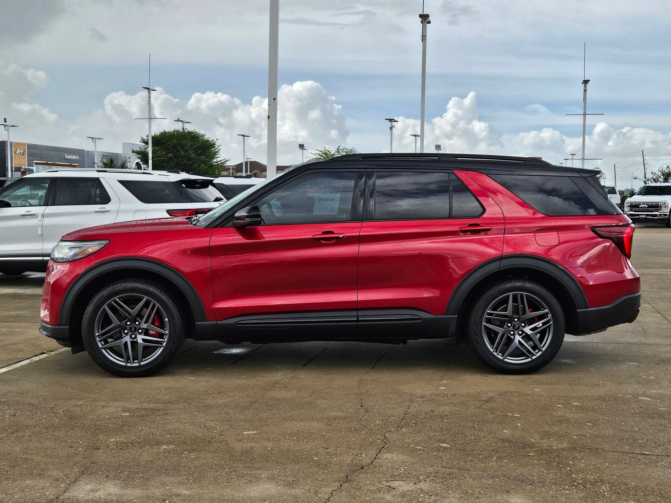 Certified 2025 Ford Explorer ST RWD image 9