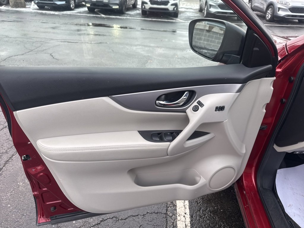 Used 2020 Nissan Rogue Sport SV w/ Technology Package image 9