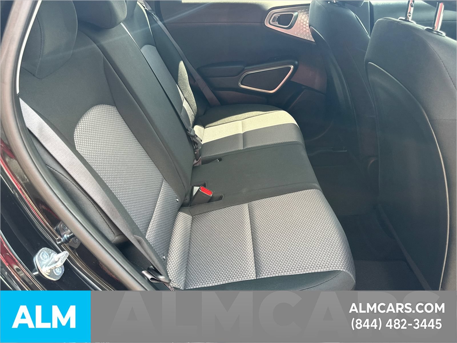 Used 2025 Kia Soul LX w/ LX Technology Package FWD image 17