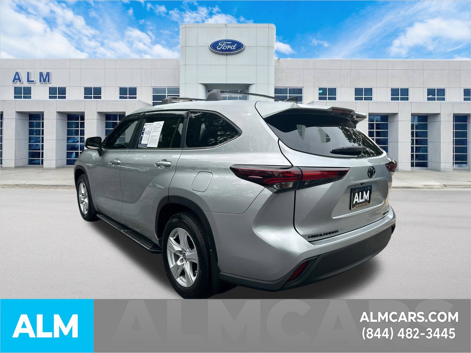 Used 2024 Toyota Highlander LE AWD/4WD image 8