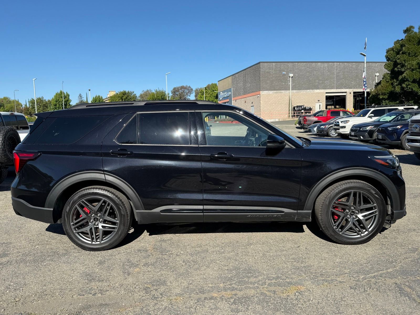 Certified 2025 Ford Explorer ST w/ Sun And Sound Package AWD/4WD image 7