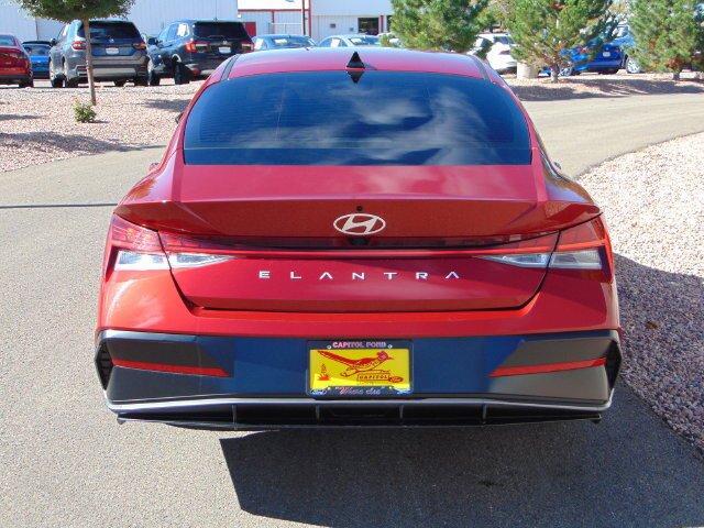 Used 2025 Hyundai Elantra SEL FWD image 5
